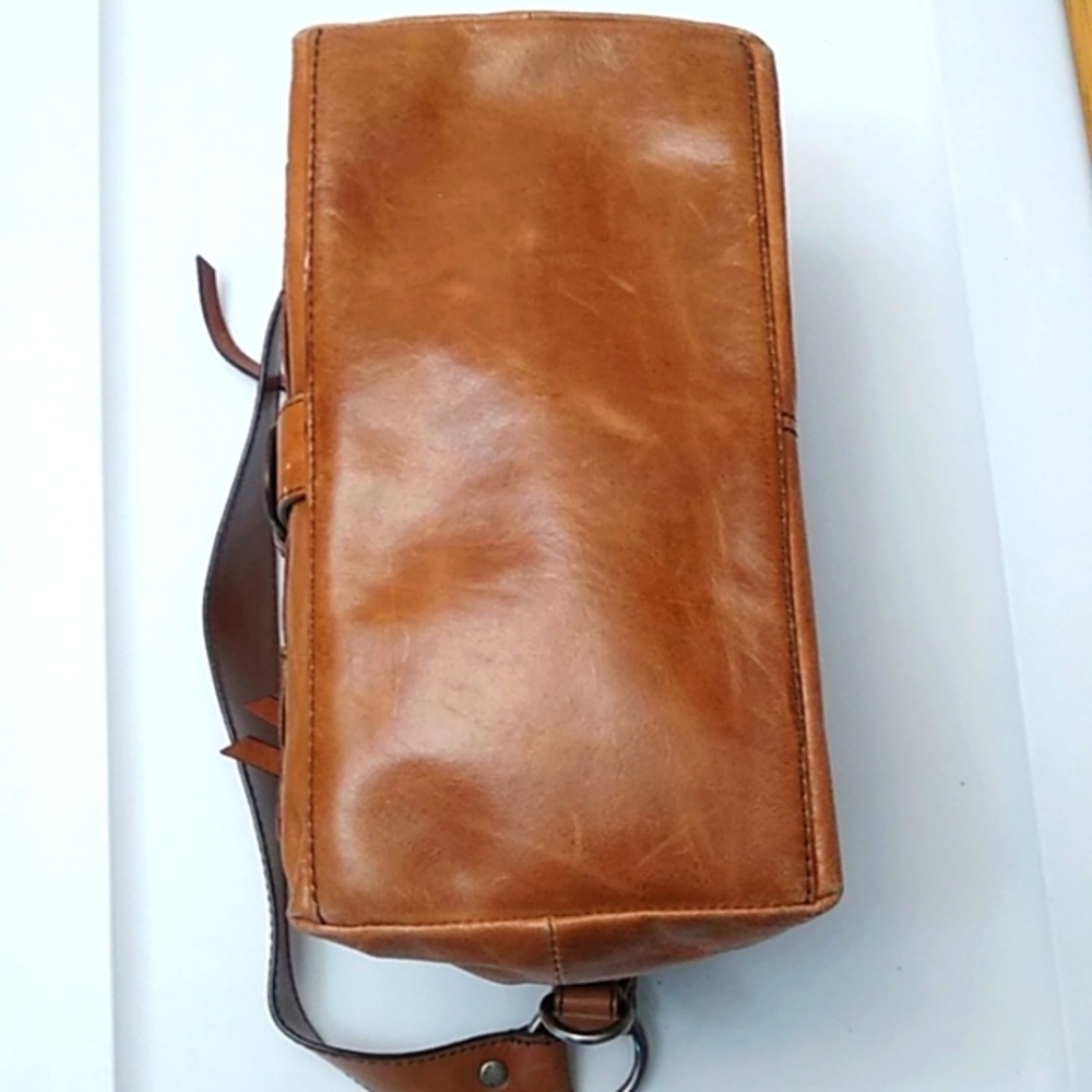 Kenneth Cole Reaction Leather Tan Shoulder Hobo - Picture 4 of 11